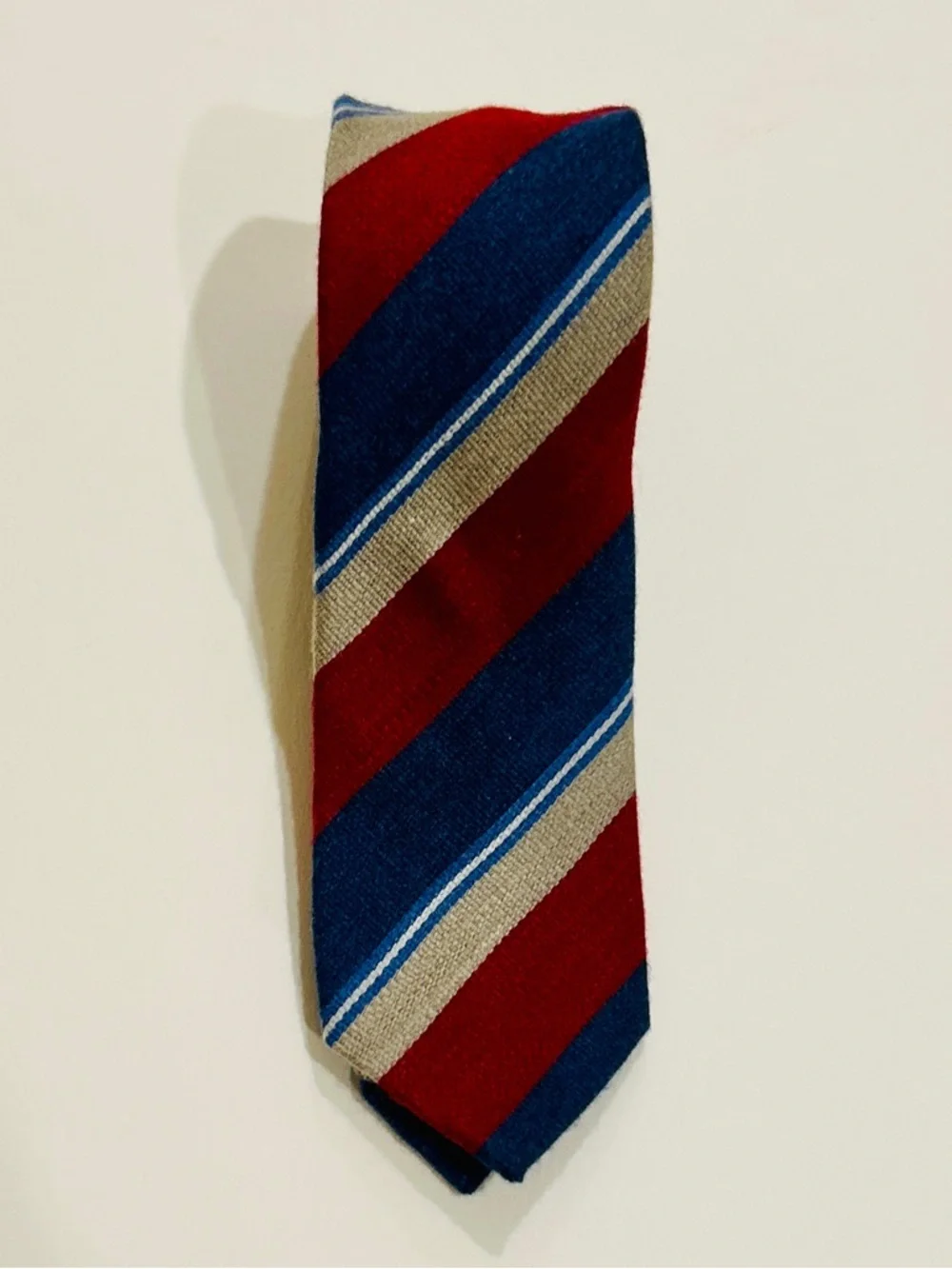 Penguin by Munsingwear red, blue, and beige diagonal striped tie #preppy #retro
